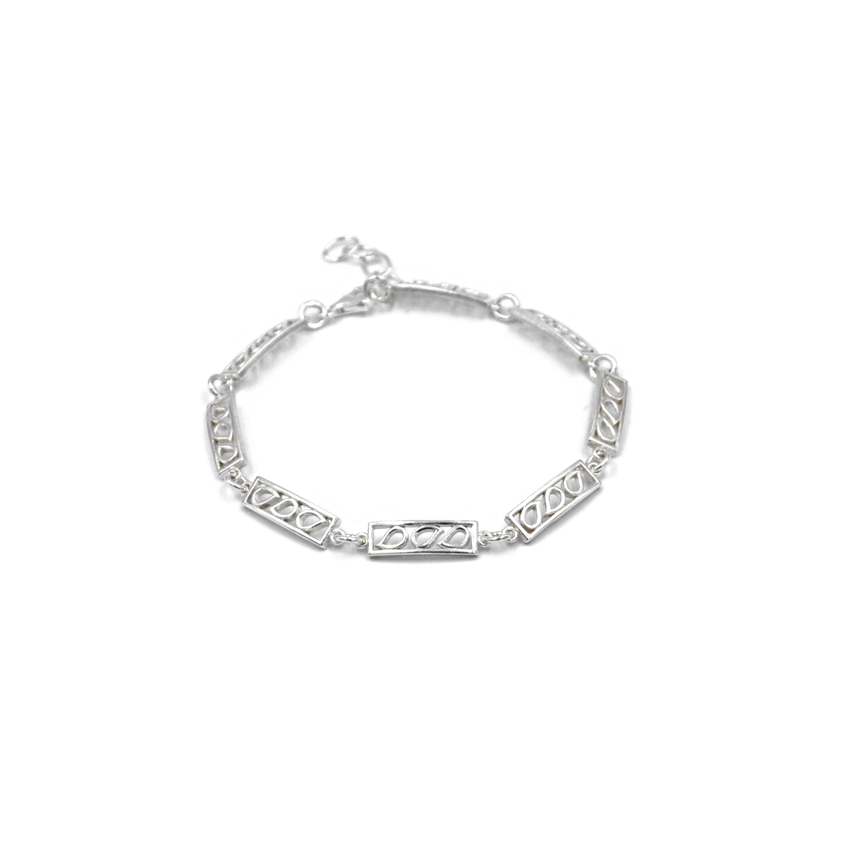 Bracelet en argent à maille fine rectangulaire orné de petites gouttes d’eau