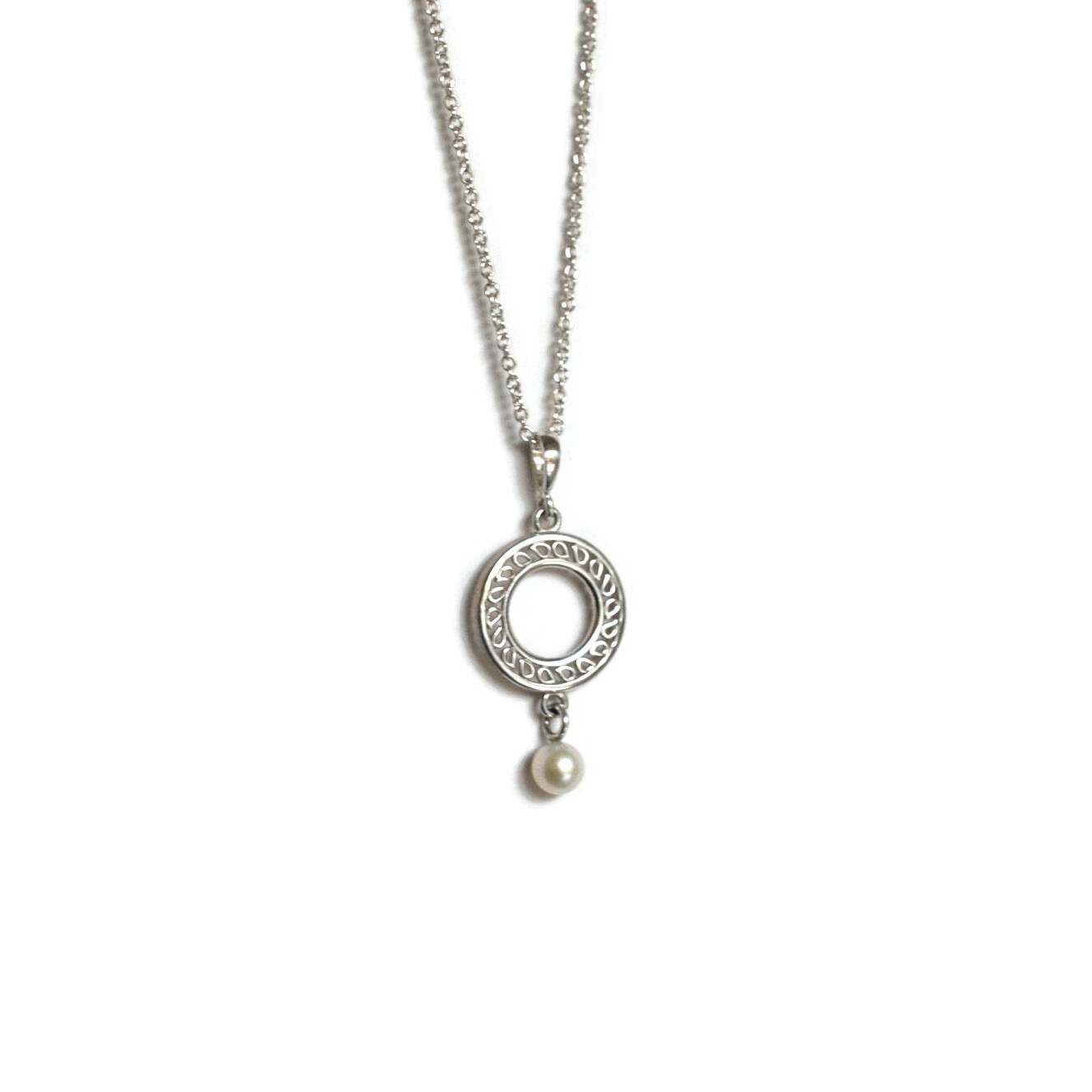 Le collier cercle perlé