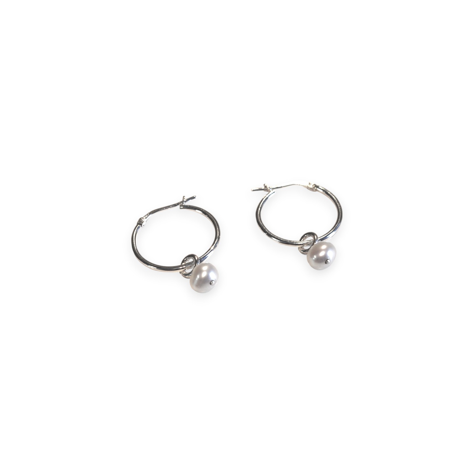 Boucles d’oreilles en argent en forme d’anneaux à cliquet, avec ou sans perles