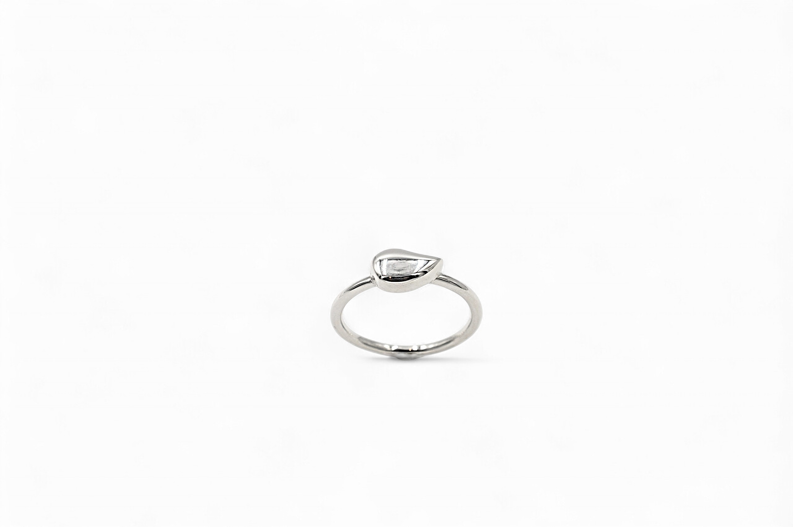 Bague minimaliste goutte d’eau en argent massif