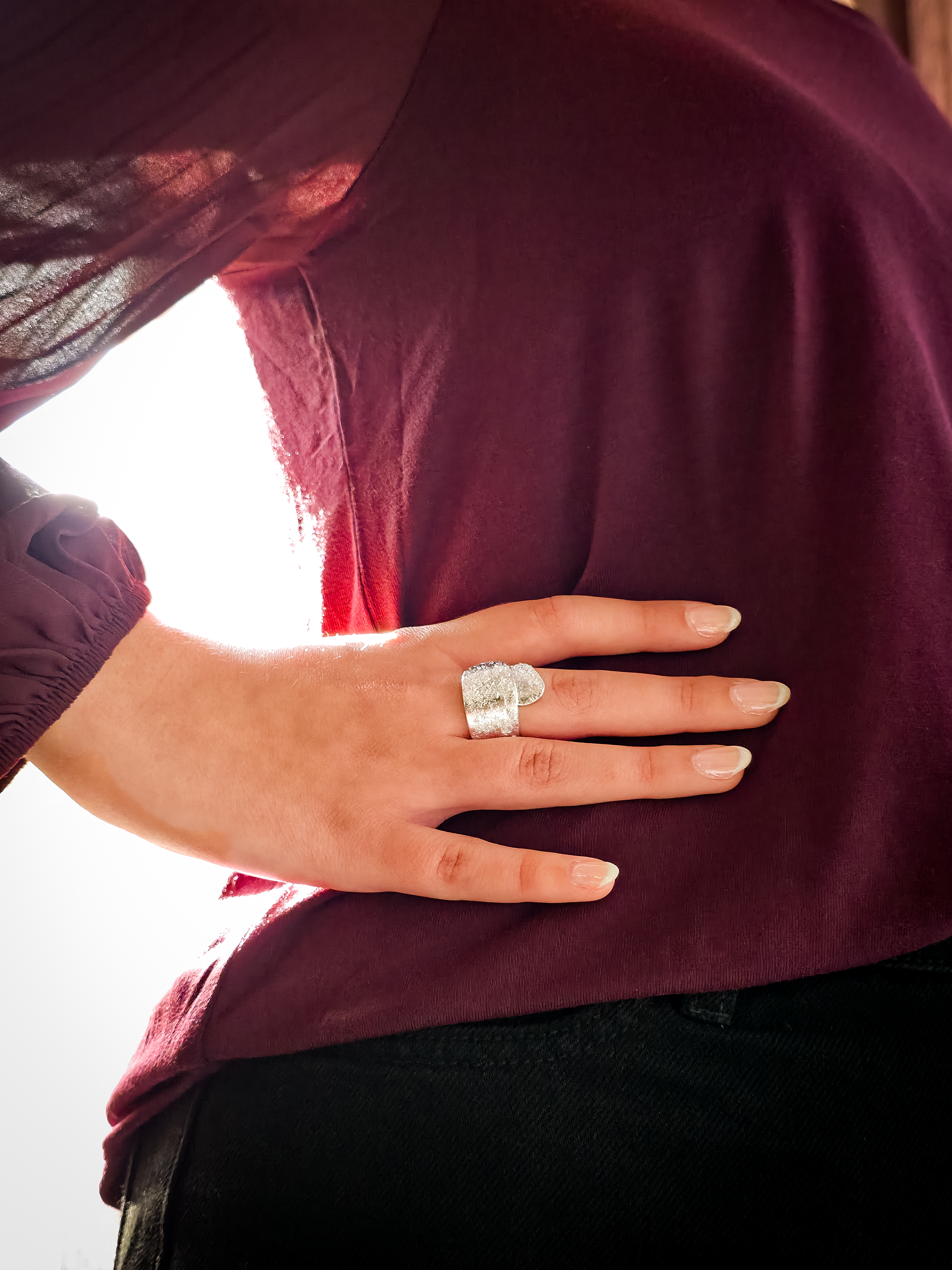 Bague forgée en argent sterling – texture de limaille d’argent