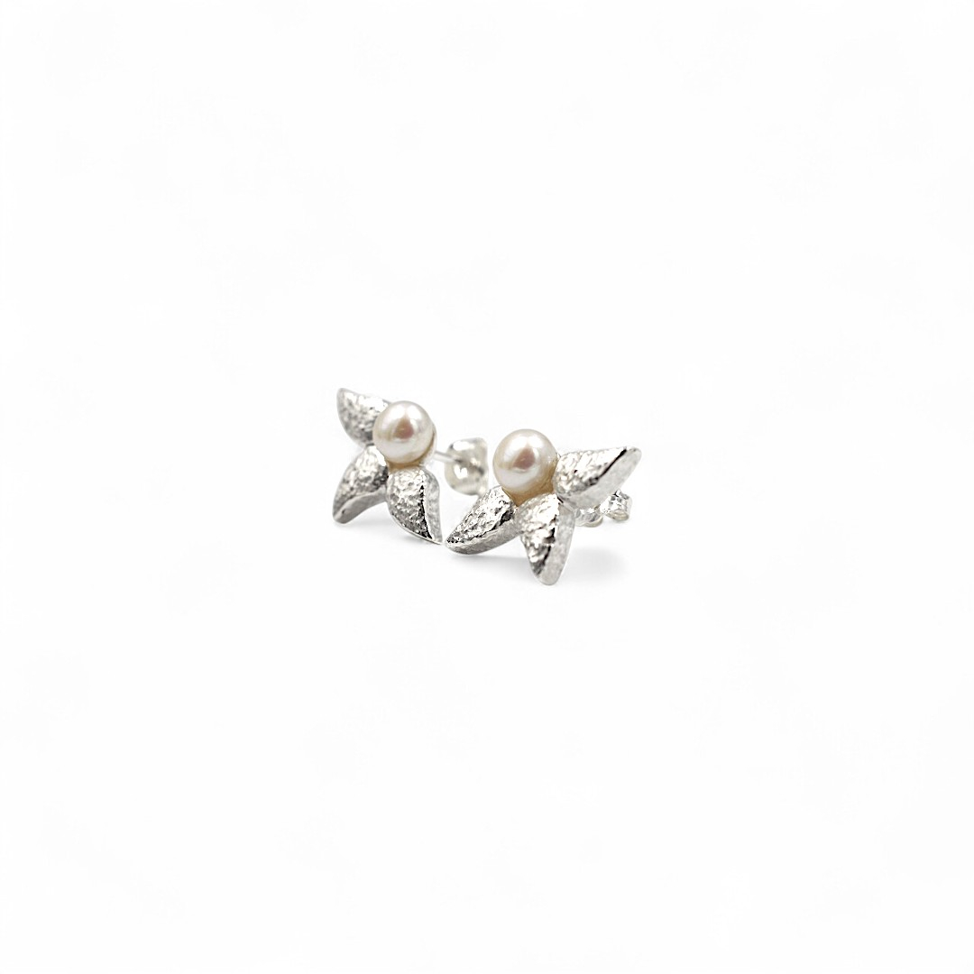 Boucles d'oreilles pétales perlées