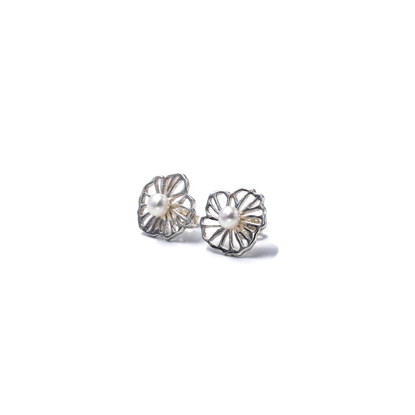 "Flori", boucles d'oreilles en argent en forme de fleur et cœur de perle