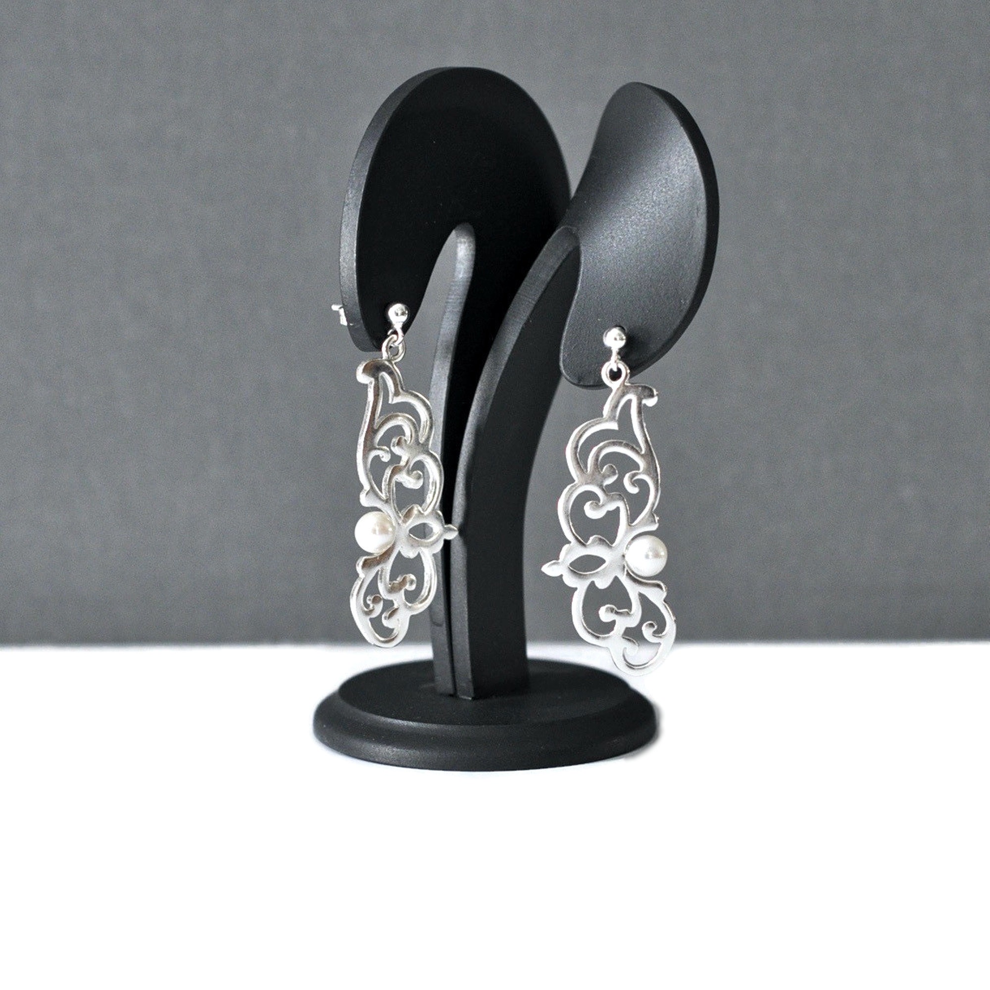 Boucles d'oreilles à volutes perlées
