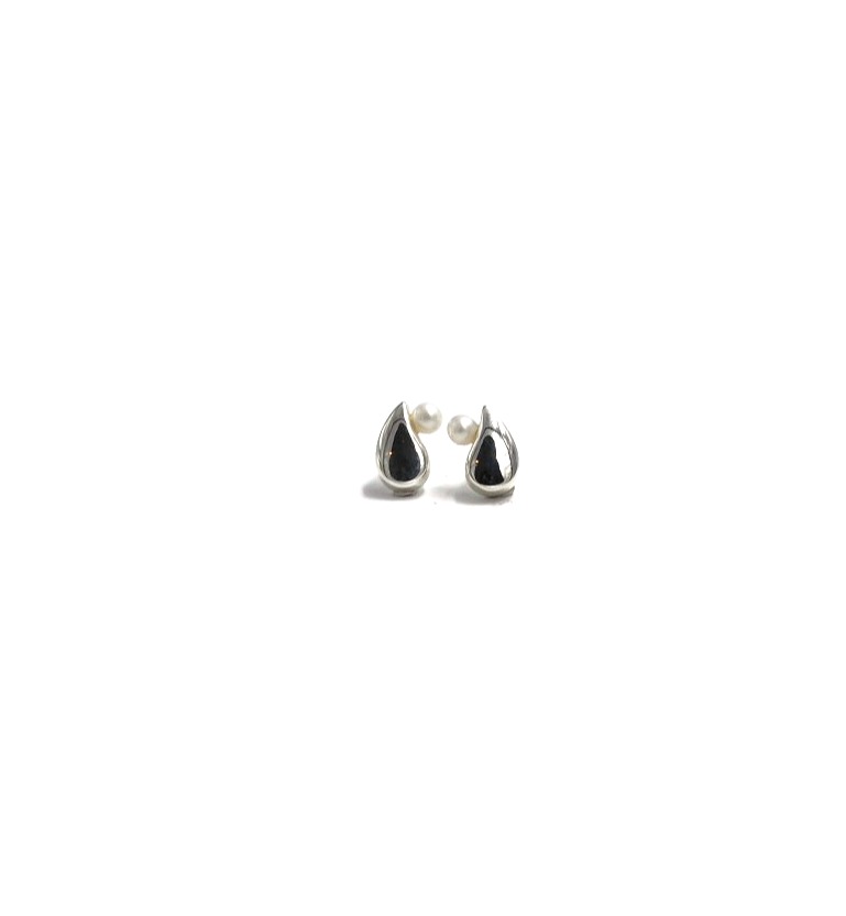 Boucles d’oreilles en forme de goutte d’eau ornées d’une perle