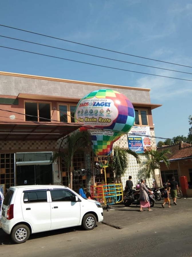 www.bakso-kaget.com News: Bayi Tewas Tertimpa Patung Es