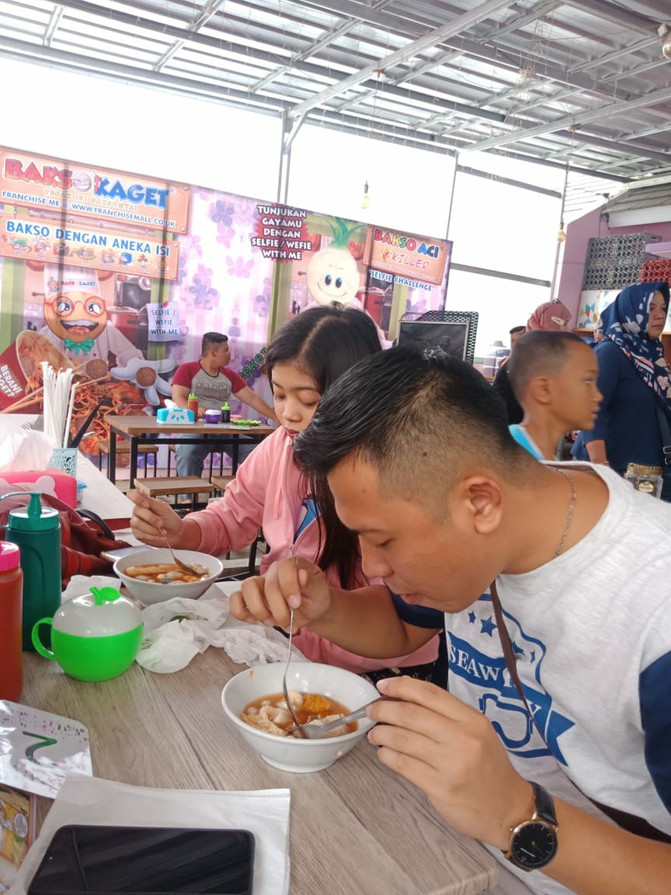 www.bakso-kaget.com News: Pengguna WhatsApp Bisa Nonton Video Netflix di Aplikasi