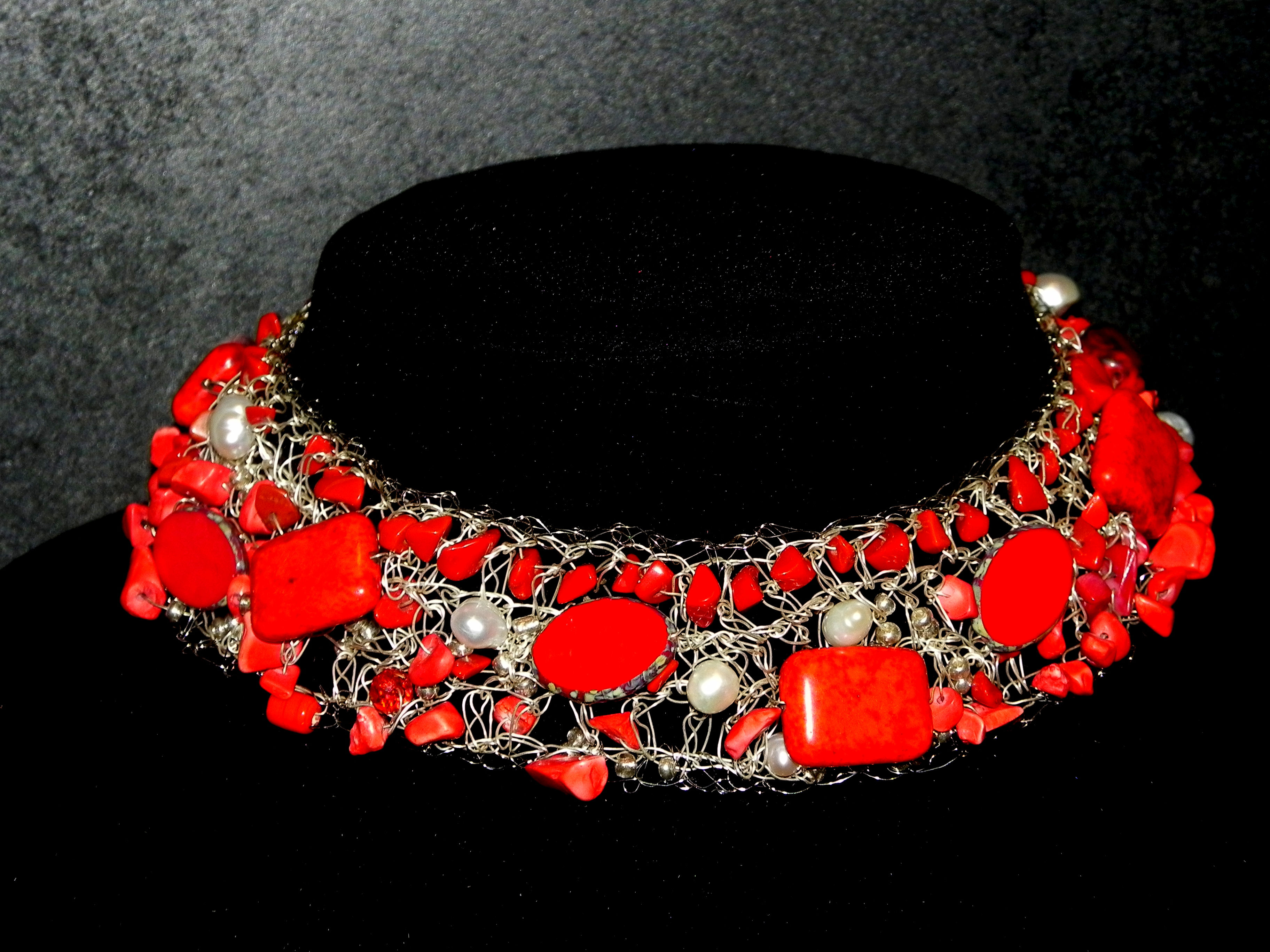 Coral, beads knited necklace