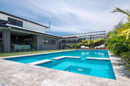 PHOTO LP AU Absolute 10 Crystal Blue Sunshine Coast 2021 004.jpg