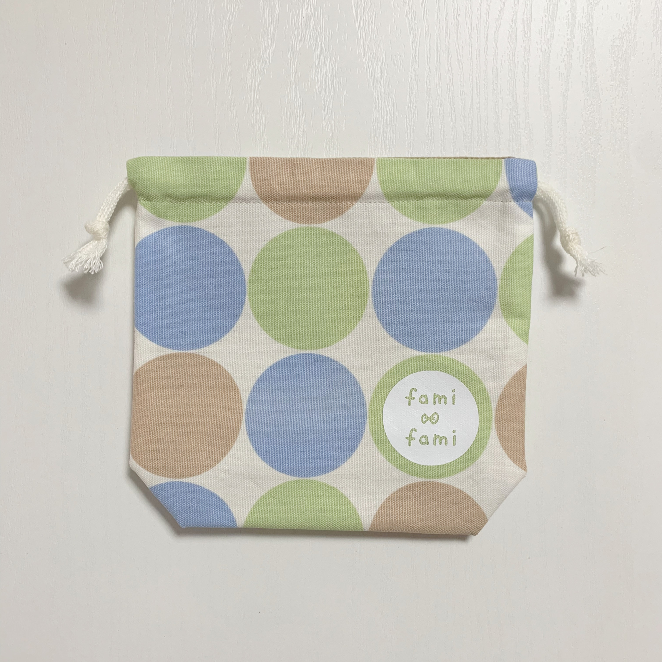 fami_x_famiロゴ 水玉巾着 1枚