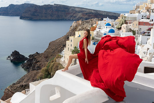 flying_dress_photoshoot_santorini_photog