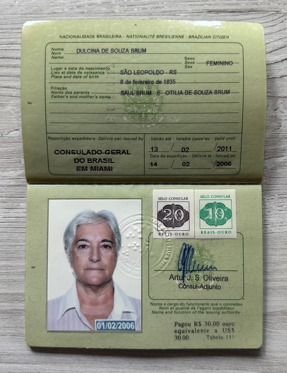 Thumbnail: Brazil 2006-2011 passport issued at Miami, unused