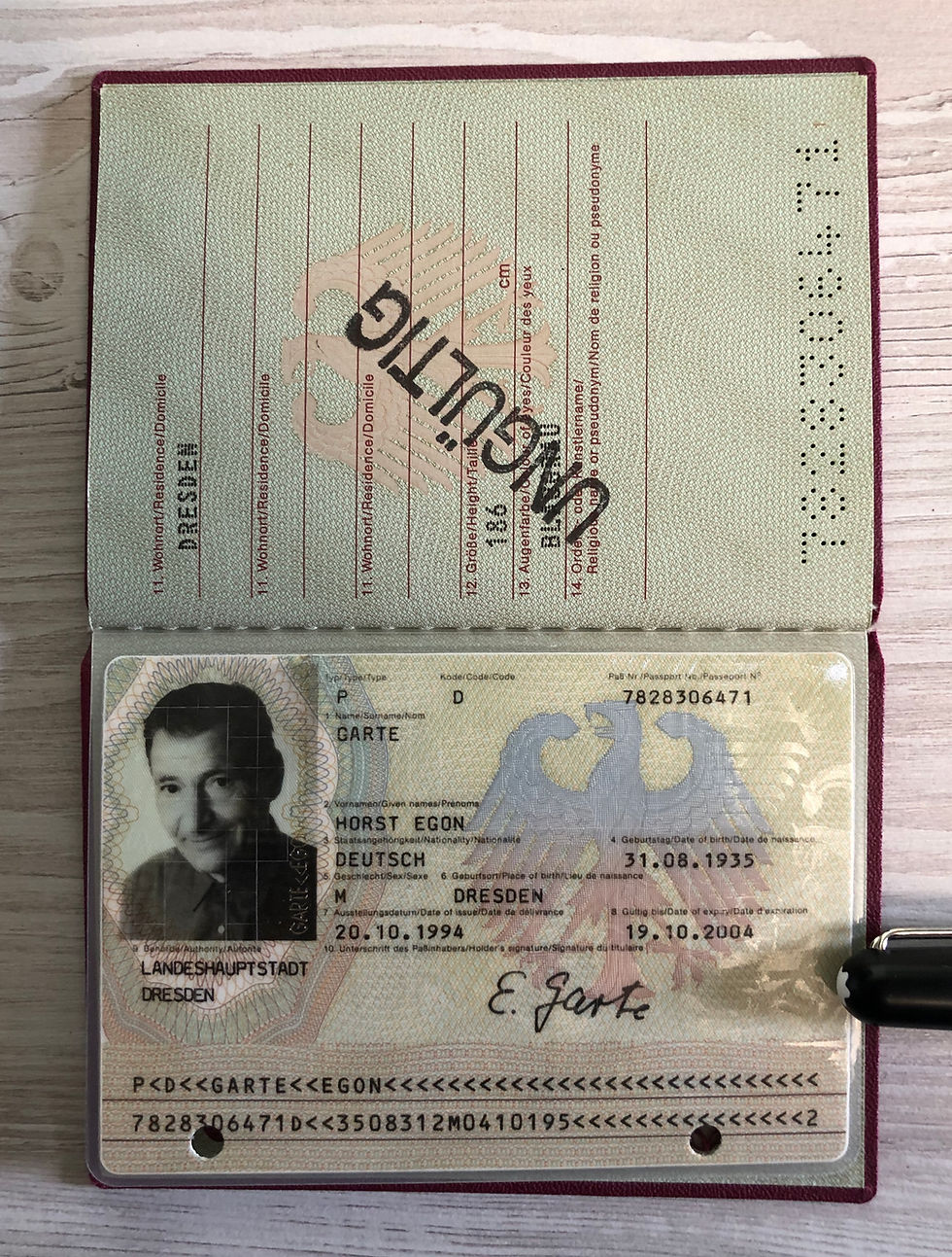 Thumbnail: Germany 1994 pre-biometric passport