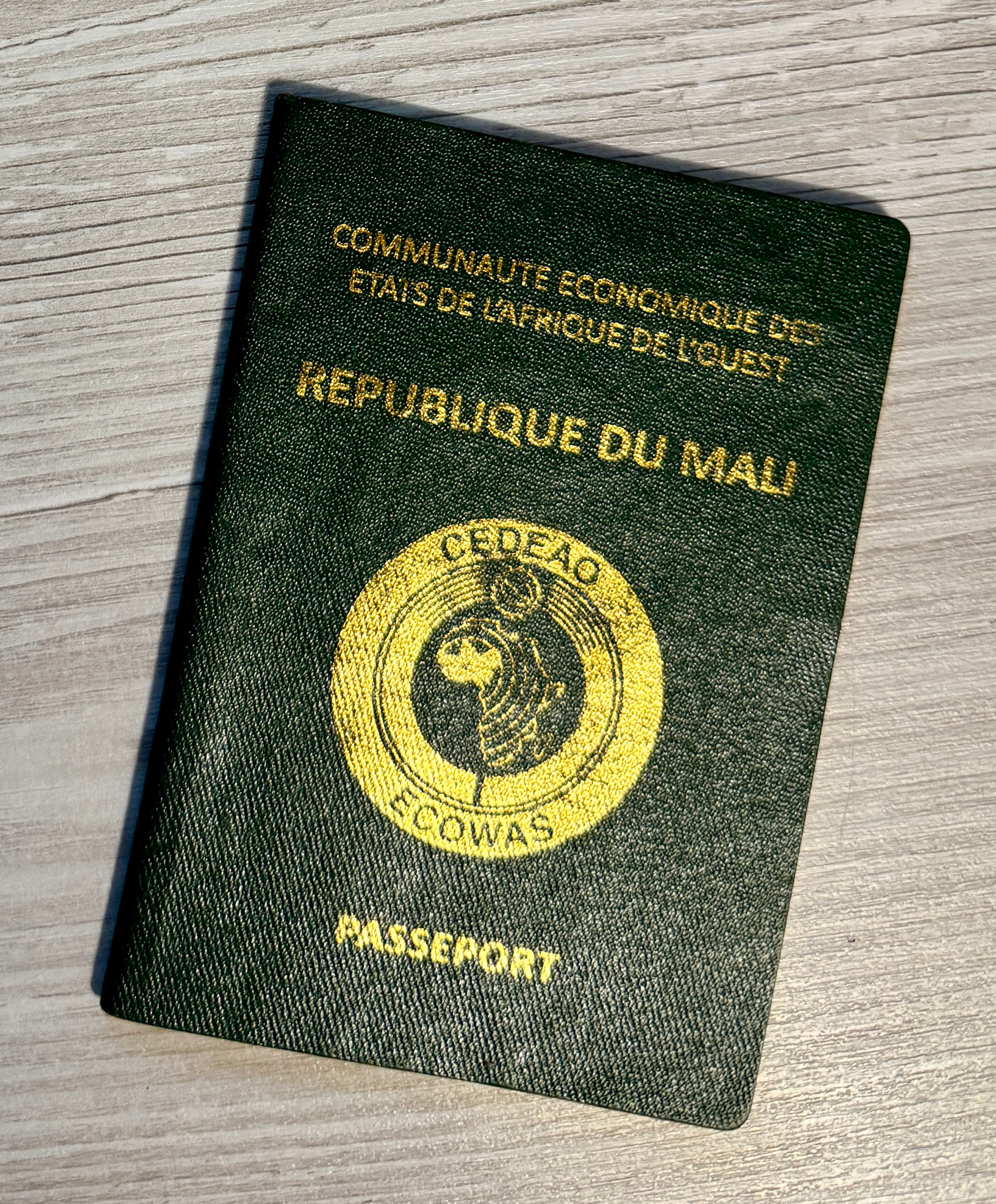 Mali 2014-2019 pre-biometric passport ++MINT CONDITION, UNUSED++