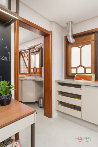 Veja esta reforma geral e decoração de apartamento térreo: cozinha, lavabo, sala, living, quarto, banheiro, espaço gourmet, churrasqueira| Happy Arquitetura, Porto Alegre
Decoração de interiores, projeto arquitetônico, execução de obra, Rio Grande do Sul, projeto móveis, Arquiteta Letícia Barbosa, Juliane Pereira, Leandro Marques, Cemel, Balbueno tapetes, Big Office, Portobello, Padrão A, Brasil Decor, Zoco Living, Bontempo, Todeschini, Criare, Paim Cortinas, Elevato, Ladrilhart, Hytte, TC Marmoraria, ProMarmo, QualitaSul Pedras