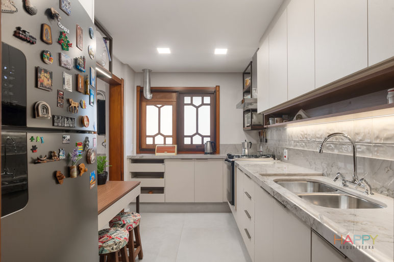 Veja esta reforma geral e decoração de apartamento térreo: cozinha, lavabo, sala, living, quarto, banheiro, espaço gourmet, churrasqueira| Happy Arquitetura, Porto Alegre
Decoração de interiores, projeto arquitetônico, execução de obra, Rio Grande do Sul, projeto móveis, Arquiteta Letícia Barbosa, Juliane Pereira, Leandro Marques, Cemel, Balbueno tapetes, Big Office, Portobello, Padrão A, Brasil Decor, Zoco Living, Bontempo, Todeschini, Criare, Paim Cortinas, Elevato, Ladrilhart, Hytte, TC Marmoraria, ProMarmo, QualitaSul Pedras