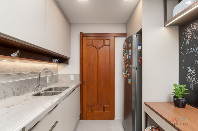 Veja esta reforma geral e decoração de apartamento térreo: cozinha, lavabo, sala, living, quarto, banheiro, espaço gourmet, churrasqueira| Happy Arquitetura, Porto Alegre
Decoração de interiores, projeto arquitetônico, execução de obra, Rio Grande do Sul, projeto móveis, Arquiteta Letícia Barbosa, Juliane Pereira, Leandro Marques, Cemel, Balbueno tapetes, Big Office, Portobello, Padrão A, Brasil Decor, Zoco Living, Bontempo, Todeschini, Criare, Paim Cortinas, Elevato, Ladrilhart, Hytte, TC Marmoraria, ProMarmo, QualitaSul Pedras