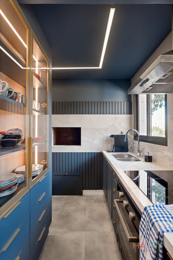 Veja esta reforma completa de apartamento: cozinha, quarto, suíte, banheiros, pátio, sala, área gourmet | Happy Arquitetura, Porto Alegre
Reforma, decoração de interiores, projeto arquitetônico, execução de obra, Happy Arquitetura, Porto Alegre, Rio Grande do Sul, projeto de móveis planejados, Arquiteta Letícia Barbosa,  Arquiteta Juliane Pereira,  Arquiteto Leandro Marques, Cemel iluminação, Balbueno tapetes, Office time móveis, Portobello Shop Nilo, Padrão A móveis, Ferragem Thony, Brasil Decor, Zoco Living, Contemporânea Móveis e Decoração, Bontempo, Todeschini, Criare Moinhos, ABT Materiais Elétricos, Comespe Materiais Elétricos, Sulina Materiais Elétricos, Paim Cortinas, Elevato Materiais de Acabamento, Ladrilhart Revestimentos, Hytte Ambientes Exclusivos, TC Marmoraria, ProMarmo, QualitaSul Pedras, Dom Plinio 63 , Belshop    