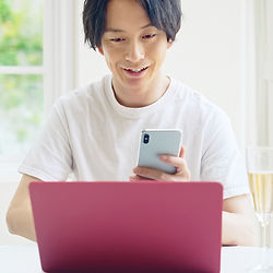 電話する男性