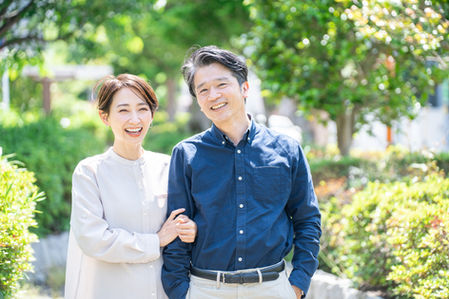 笑顔の夫婦