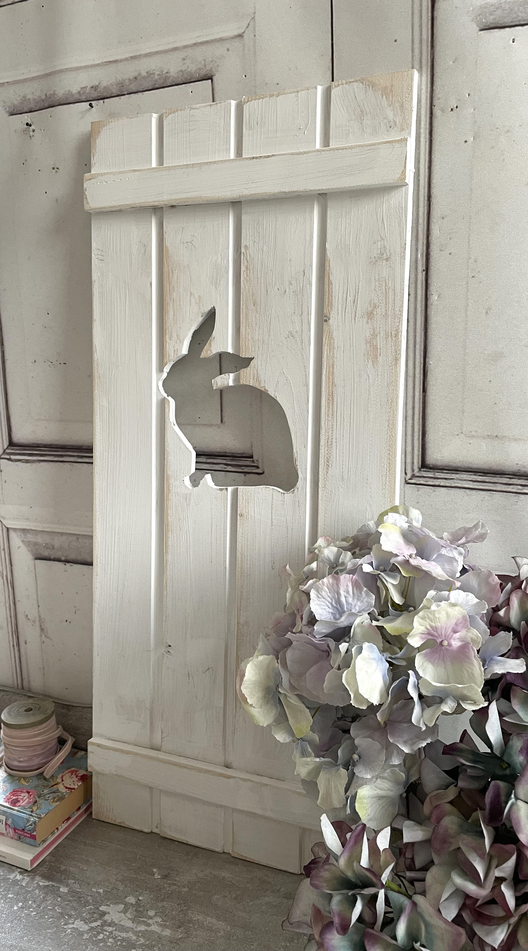 Fensterladen Hase weiß