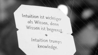 Intuition ist wichtiger als Wissen, denn Wissen ist begrenzt.