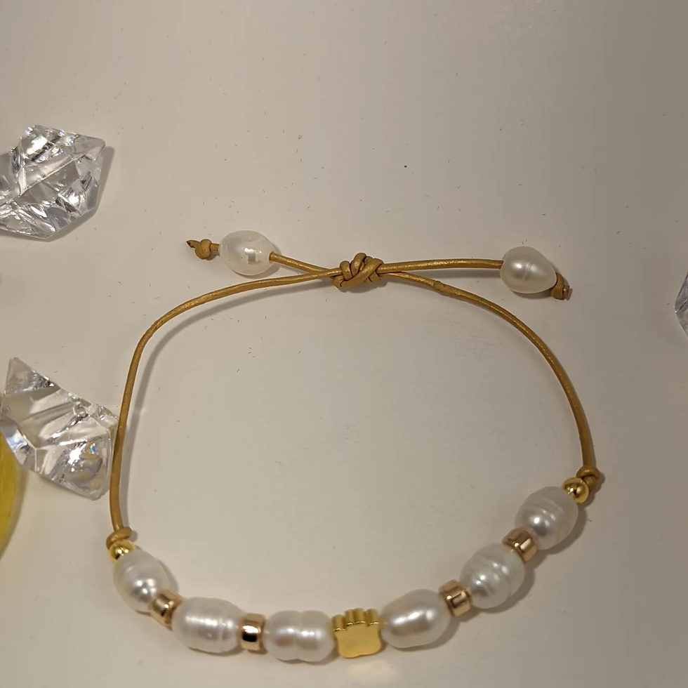 Thumbnail: Sliding knot leather string and freshwater pearls bracelet 