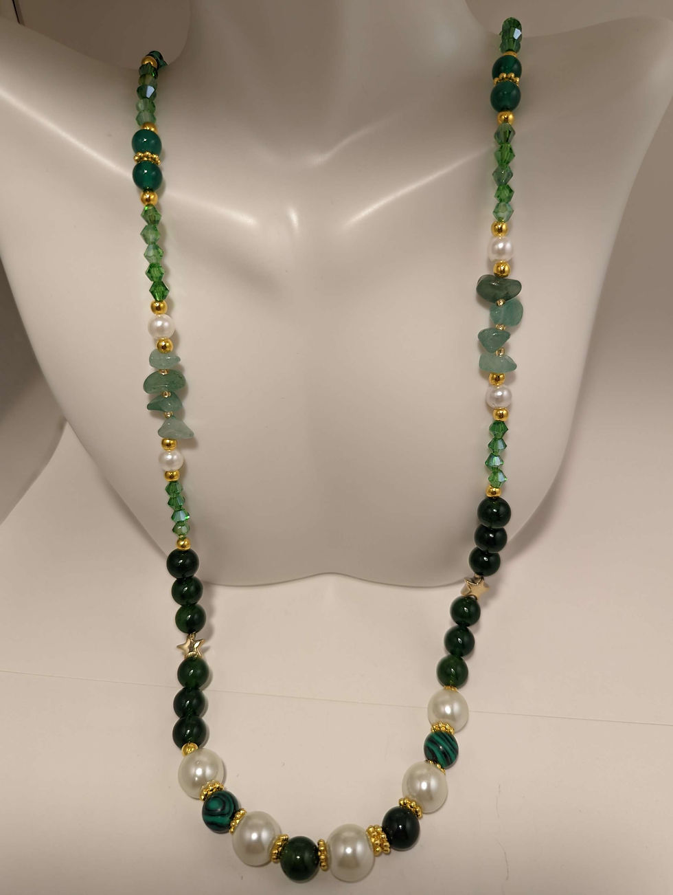 Thumbnail: Gold, pearls And green necklace 