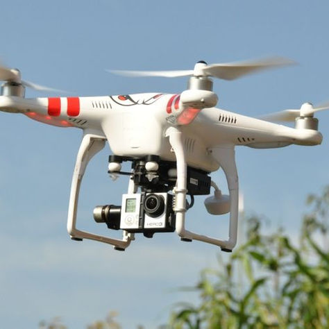 Drone militaire en vol, symbole de la guerre de drones qui redéfinit les conflits en Europe depuis l'invasion russe de l'Ukraine.