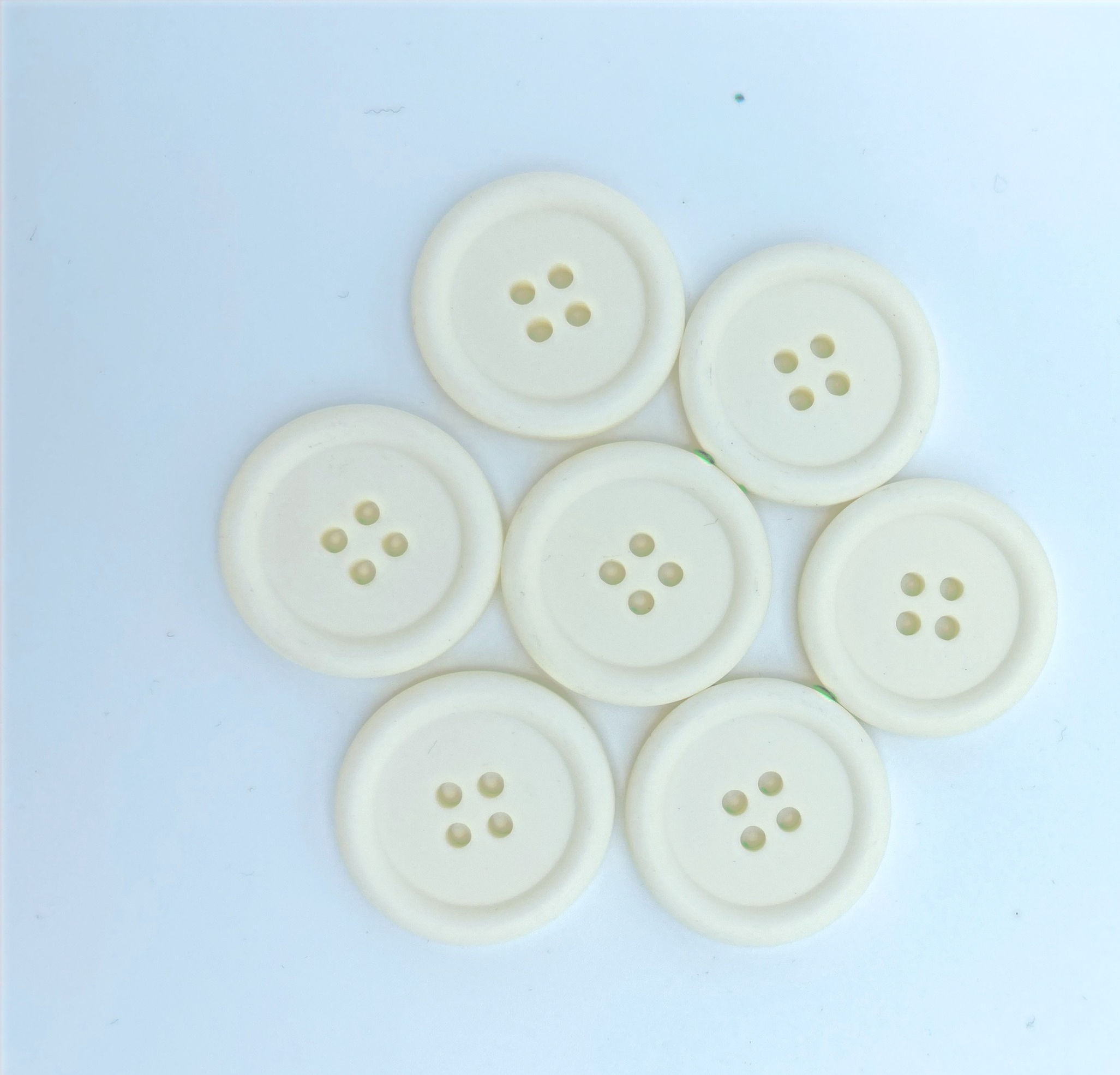 Lot de 5 Boutons en plastique couleur crème 30mm