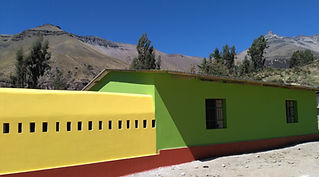 muro y escuelita.jpg