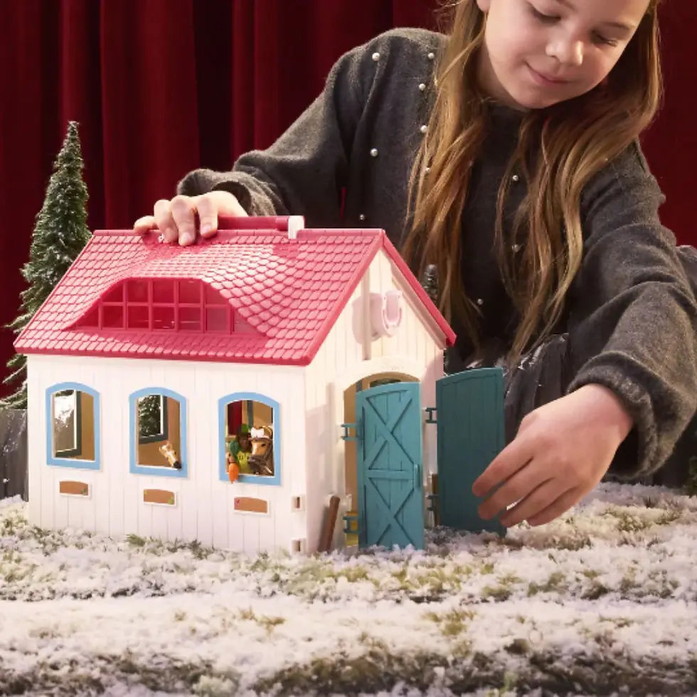 Прев'ю: Відкрита стайня Schleich 42703