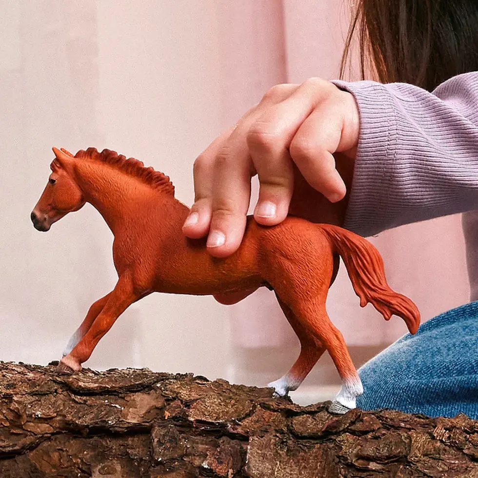 Прев'ю: Англійський чистокровний жеребець Schleich 14915