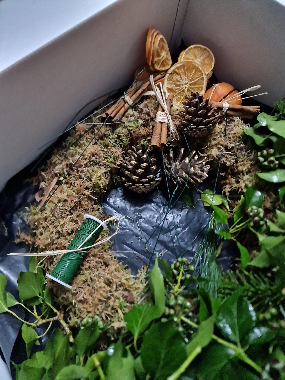 Thumbnail: Christmas Wreath Kit