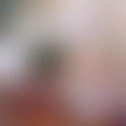 Beltane marque l’entrée dans la saison claire. Découvre mes propositions de shadow work et de journaling pour explorer le désir, la vitalité, le corps, la visibilité et la relation à cette période de l’année.