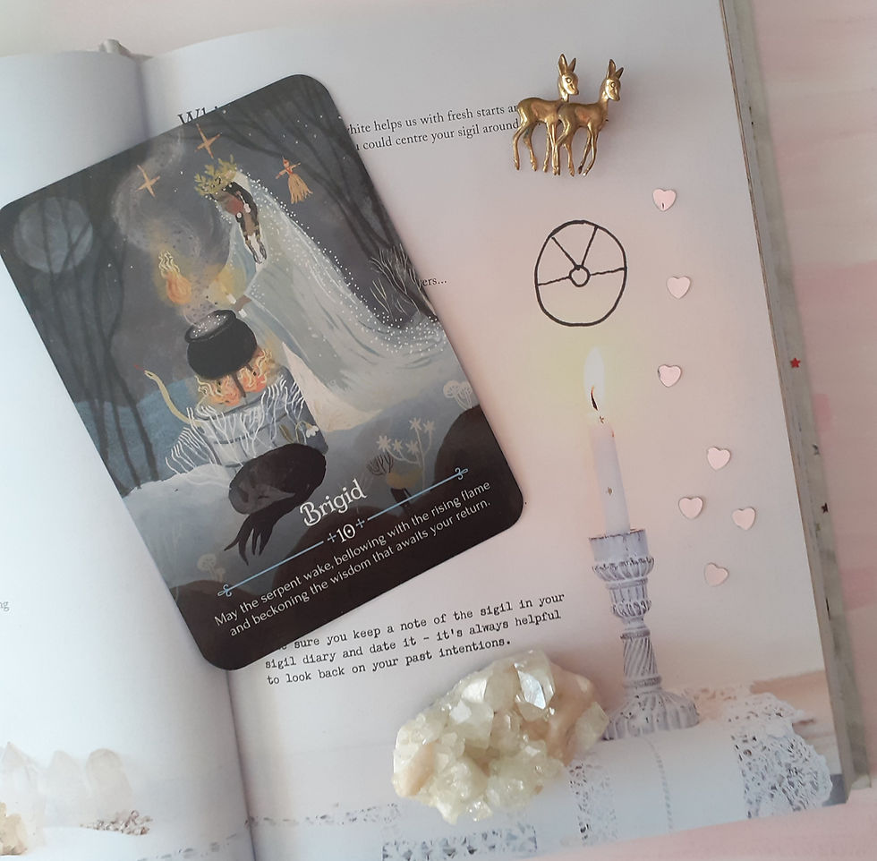 Imbolc marque le retour de la lumière et de la vie. Je te propose 3 temps de shadow work, des questions de journaling et micro-rituels pour purifier, rallumer et oser un premier pas, dans le tempo d'Imbolc.