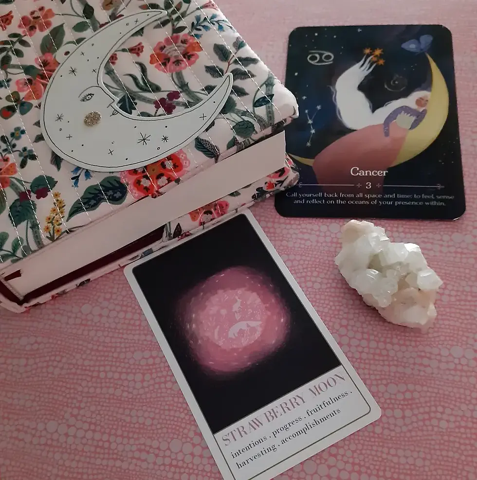 Lune des Fraises, 15 questions de journaling et de shadow work doux pour la Lune des Fraises, pleine lune de juin.