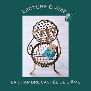 Lecture d’âme à distance : pourquoi choisir un format écrit ? Je te propose deux lectures d'âmes profondes et intégratives pour comprendre ton chemin de vie ou l’essence de ton âme.