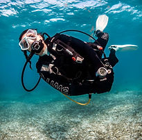 Open-Water-Course-Page-Page-Side-Images (Diver-4).jpg