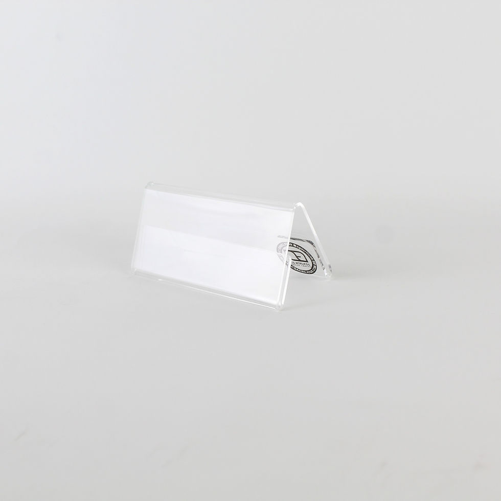 Display Prisma de Mesa no fundo branco