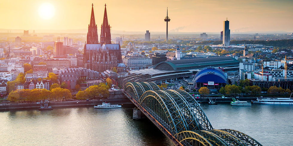 Stadt Köln mit Dom und Deutzer Brücke