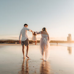 professional-family-photoshoot-gold-coast-family-sunset-beach.jpg