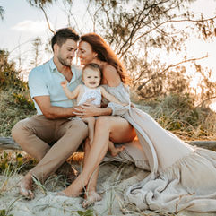 professional-family-photoshoot-gold-coast-family-sunset-beach.jpg
