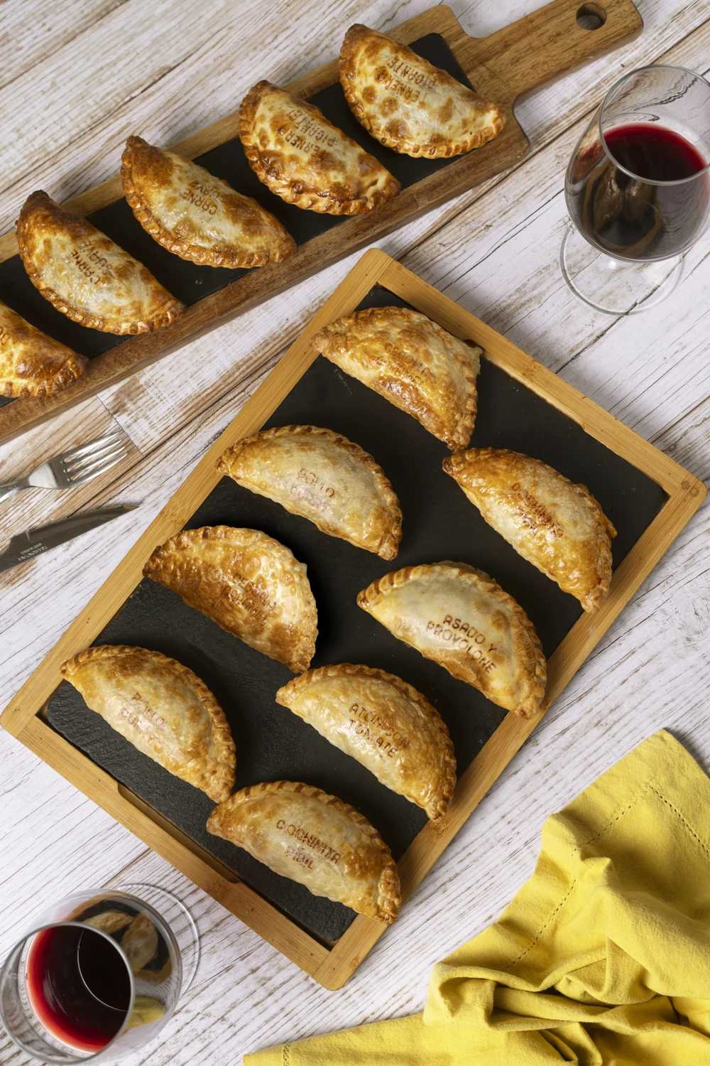 Plusieurs plateaux de véritables empanadas Nazca