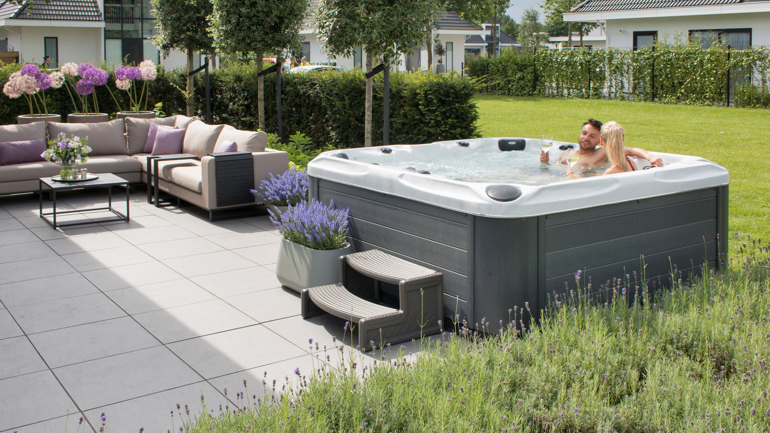 35 modèles de jacuzzi Passion Spas Livraison offerte en Suisse.