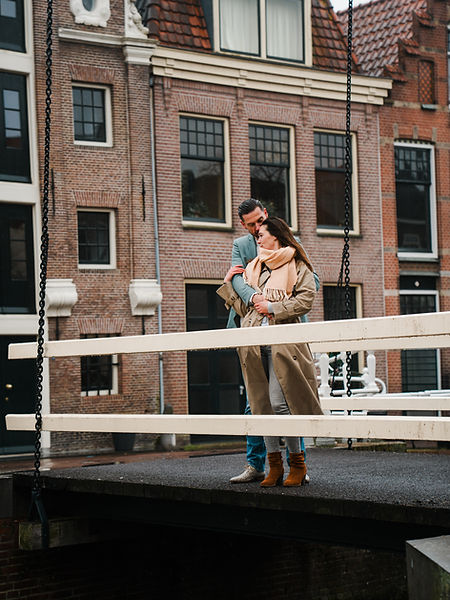 loveshoot in Alkmaar koppel op brug