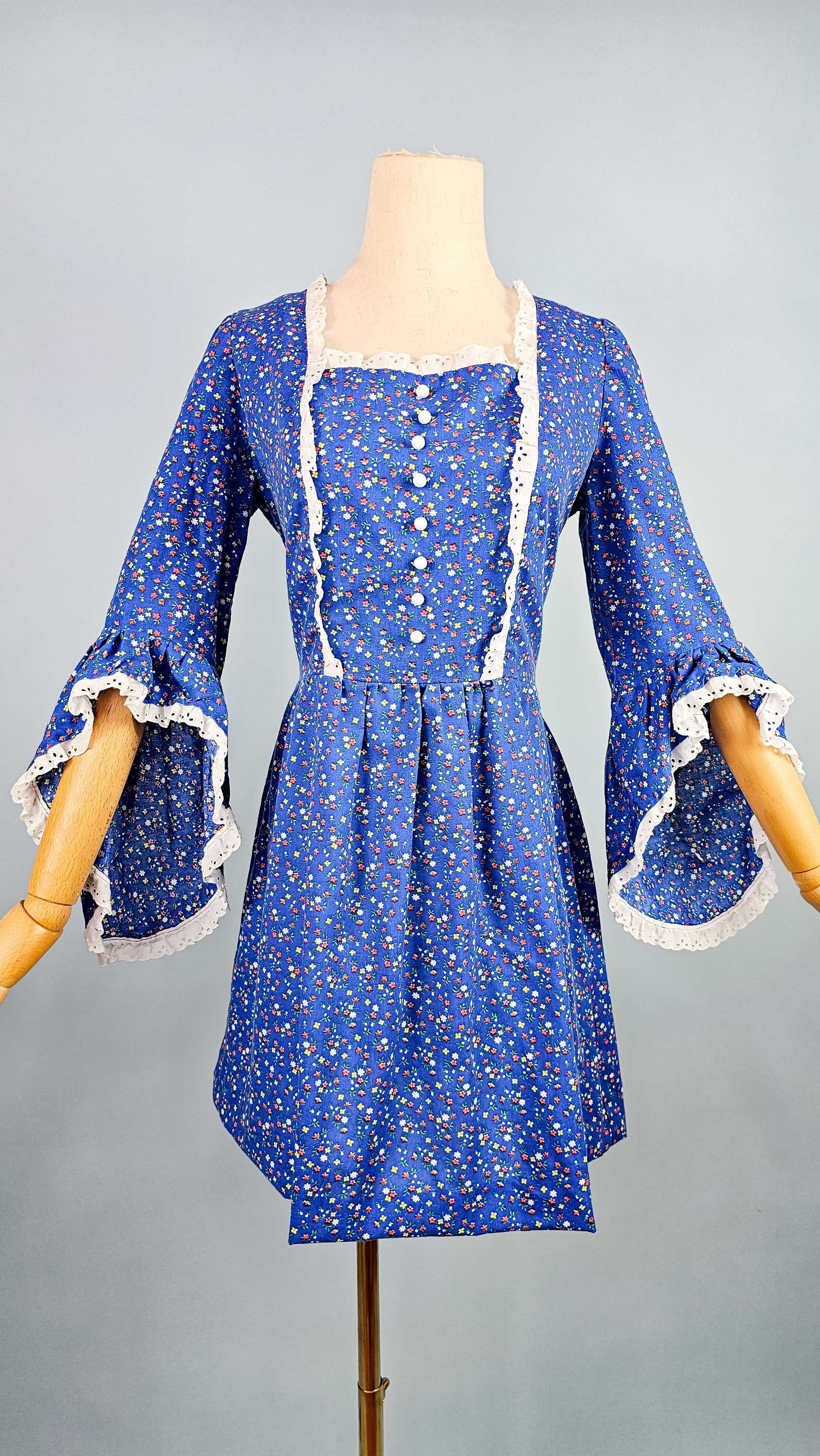 1970's Ditsy Floral Bell Sleeve Lace Mini Dress