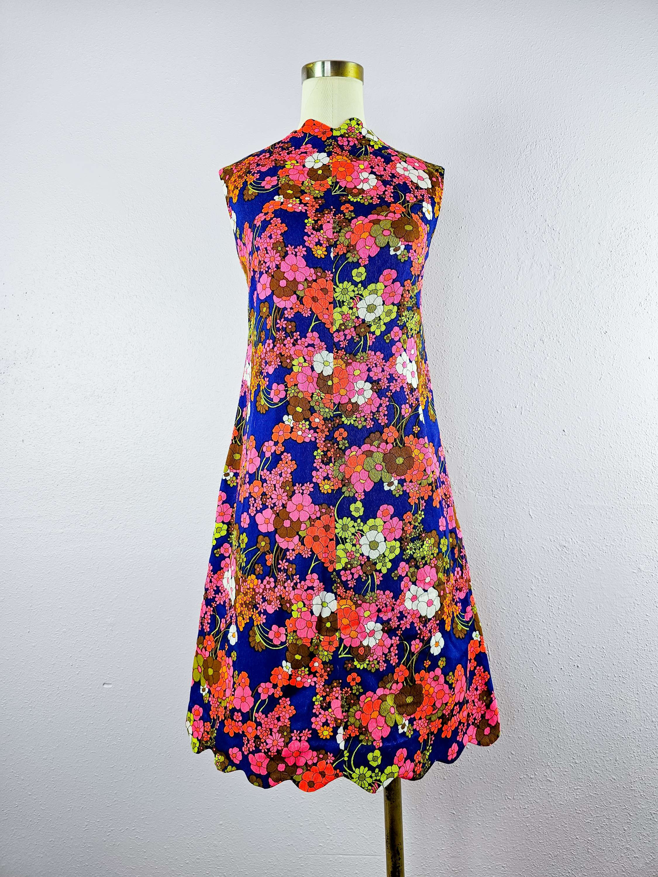 1960's Flower Power Scalloped Hem Dress