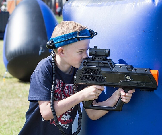 Campo batalla Laser Tag con barricadas Valencia ViveJuego