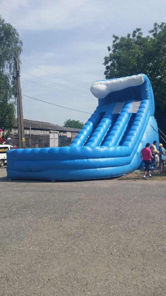 Árnyékolt vagy vizes csúszdás légvár bérlés rendezvényekre. Légvár kölcsönzés, vizes ugrálóvár bérlés, Dreams & Games.